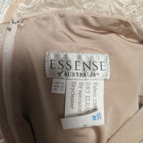 Brand New, Never Worn Wedding Dress - Picture 6 of 6